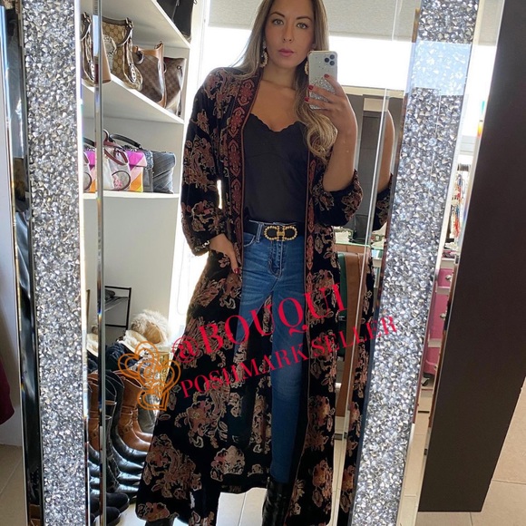 BLOGGERS FAV ZARA FLORAL PRINTED VELVET KIMONO - Picture 10 of 16